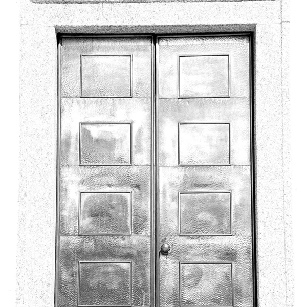 Porta velha em itália madeira antiga ancian e textura tradicional — Fotografia de Stock