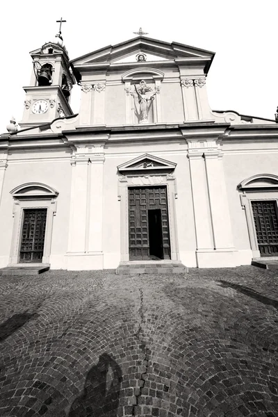 이탈리아의 오래 된 건축 양식, 유럽의 수수 한 종교와 햇빛 — 스톡 사진