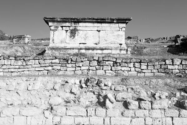 Vecchia colonna di costruzione e la storia del tempio romano pamukkal — Foto Stock