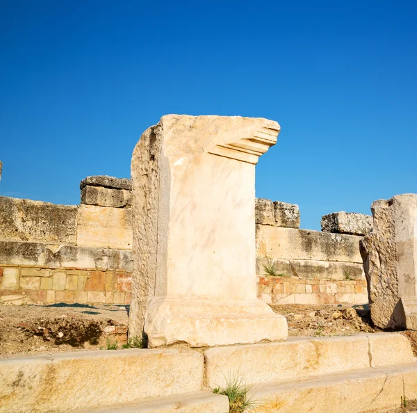 Gammal konstruktion kolumn och romerskt tempel historia pamukkal — Stockfoto