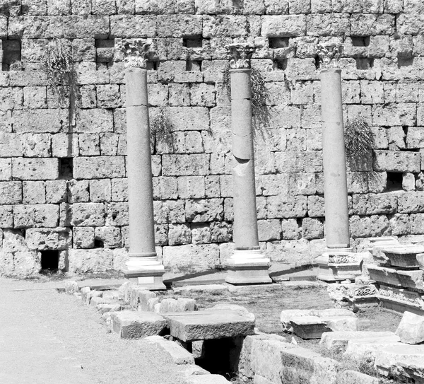 Perge antigua construcción en asia pavo la columna y el romano — Foto de Stock