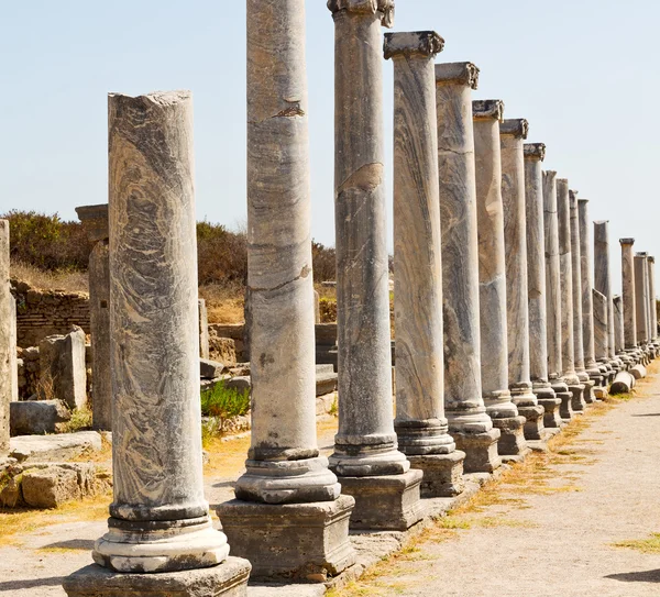 Στην Πέργη παλιά κατασκευή Ασία Τουρκία στήλη και οι Ρομά — Φωτογραφία Αρχείου