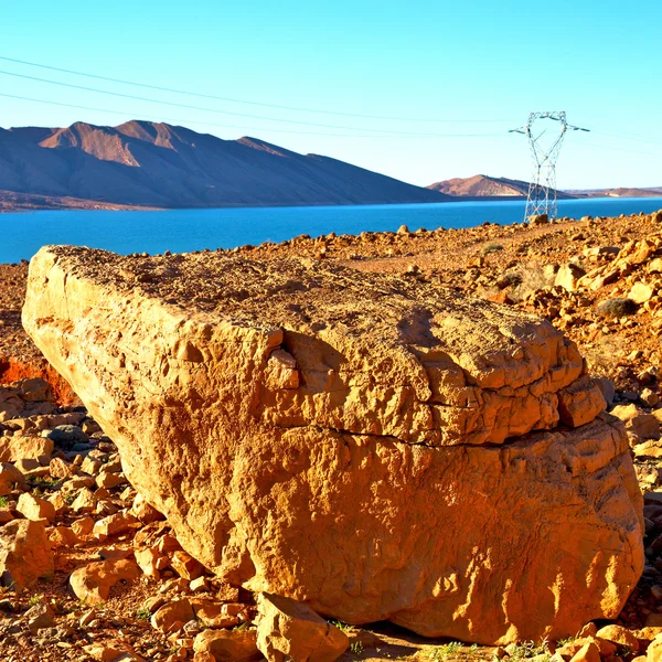 Lac dans la vallée marocaine afrique l'atlas montagne sèche utili — Photo