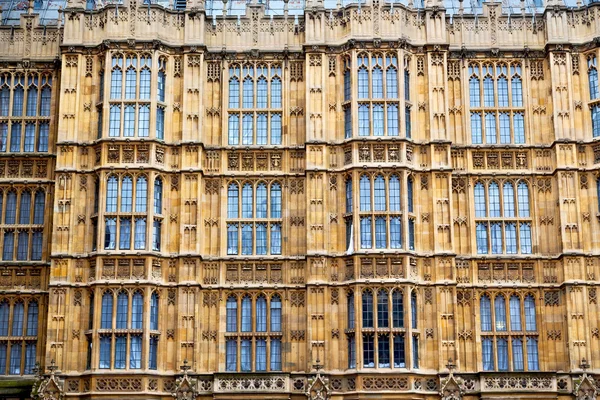 Velho em Londres reflexo de vidro do parlamento histórico — Fotografia de Stock