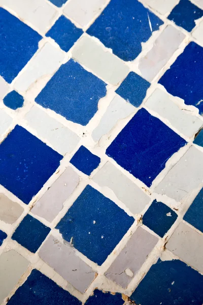 Linha em marroquino áfrica azulejo velho e abst cerâmica piso colorido — Fotografia de Stock