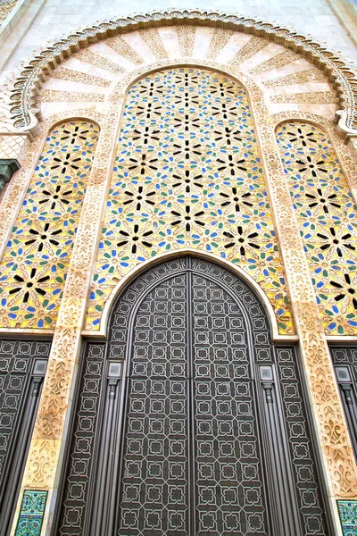 Mármol histórico en la puerta del edificio antiguo estilo morocco —  Fotos de Stock