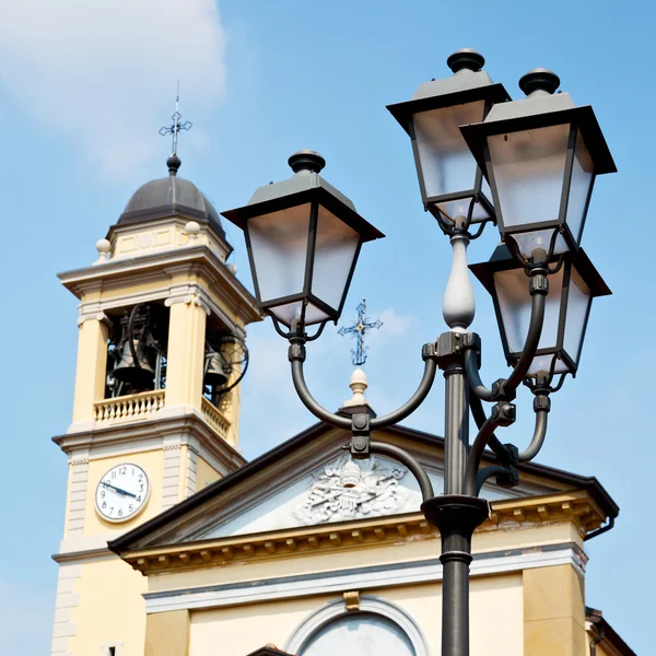 Construcción de arquitectura antigua en italia europa milan religion a — Foto de Stock