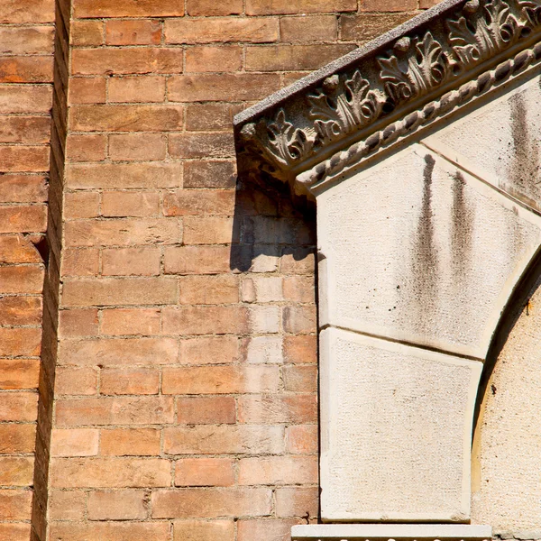 Abstrakte alte Säule im Land Europa Italien und Marmor — Stockfoto
