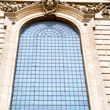 Londra 'daki eski Windon Duvarı tuğlayla ve camla kapladı 