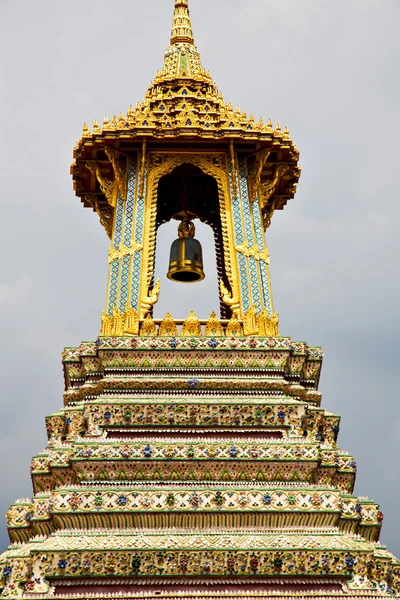 Таиланд Бангкок дождевой колокол дворцы небо цвета — стоковое фото
