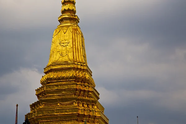 Thailand Asien in Bangkok Regenfarben Dach wat Paläste — Stockfoto