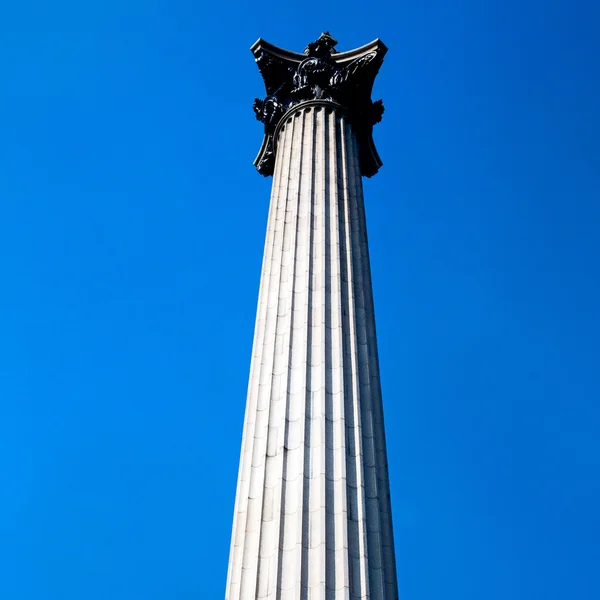 Kolumne in london england alte architektur und himmel — Stockfoto