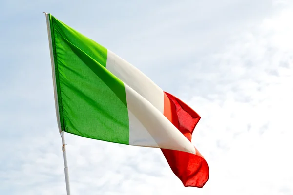 Itália acenando no azul e acenando — Fotografia de Stock