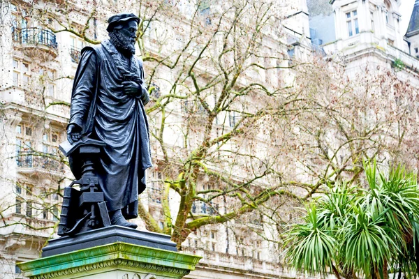 England  historic   marble  statue in old city  london — Stock Photo, Image