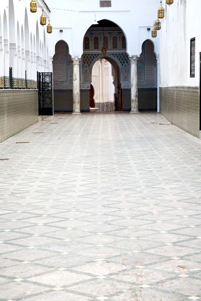 Ladrillo viejo en Marruecos África y el cielo — Foto de Stock