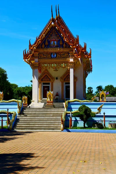 Trottoir bangagara dans thailand incision du temple d'or bouddha — Photo