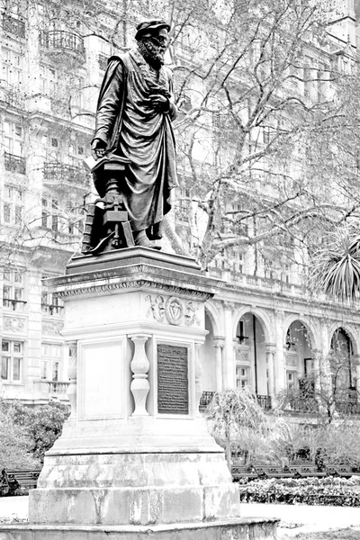 Statue in old city of london — Stock Photo, Image