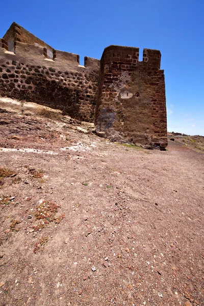 Kopec lanzarote Španělsko staré zdi hradu a teguise arrecife — Stock fotografie