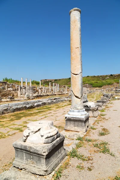 Perge old construction in   the   roman temple — Stock Photo, Image