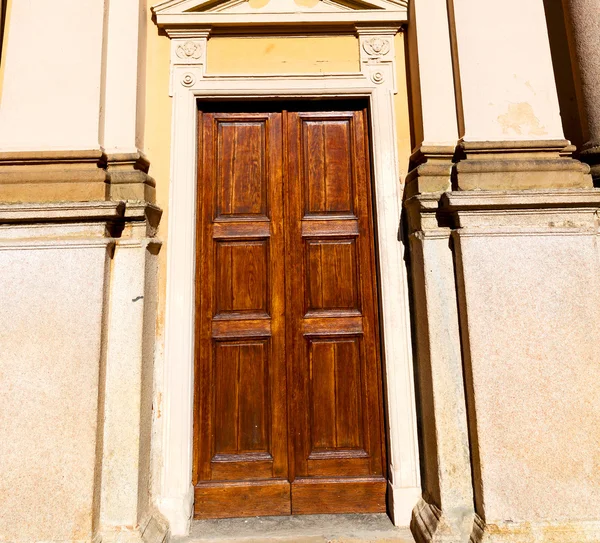 Detalle en muro puerta italia terreno europa arquitectura y madera th — Foto de Stock