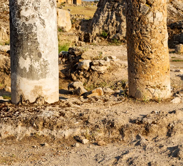 Ιστορία του pamukkale παλαιάς κατασκευής στην Ασία Τουρκία στήλη — Φωτογραφία Αρχείου