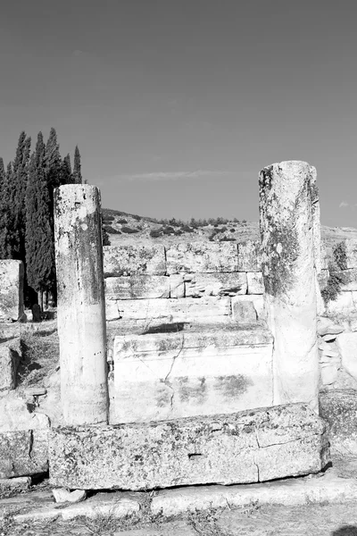 Y la historia del templo romano pamukkale antigua construcción en como — Foto de Stock