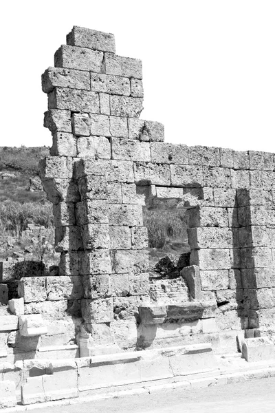 アジアのトルコで perge 古い建設列とローマ — ストック写真