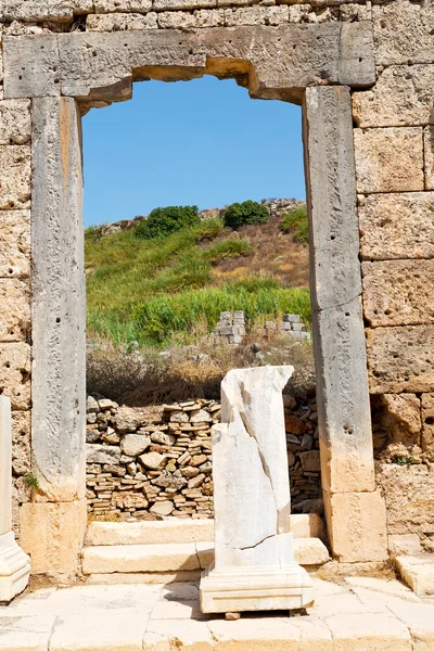 Perge viejo en pavo y el templo romano —  Fotos de Stock