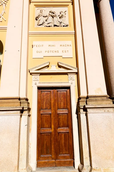 Detalhe na porta da parede terra europa o portão histórico — Fotografia de Stock