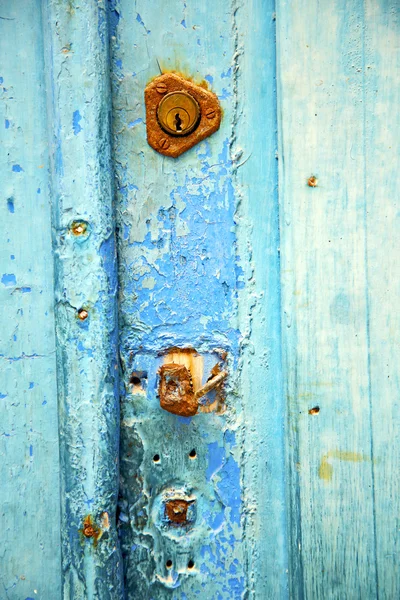 Metal     nail dirty stripped paint in the blue woo  knocker — Stock Photo, Image