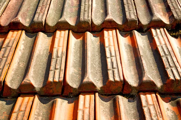 Viejo techo en italia la línea y — Foto de Stock