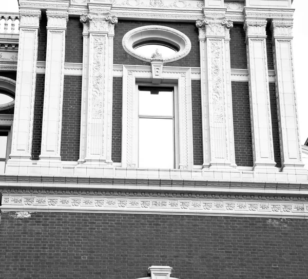 Window in europe london old red brick wall and      historical — Stock Photo, Image