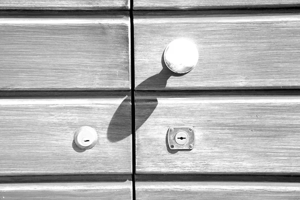 Stripped paint  door    in italy   ancian wood and traditional — Stock Photo, Image