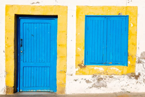 Porta velha em Marrocos África ancien e azul amarelo — Fotografia de Stock