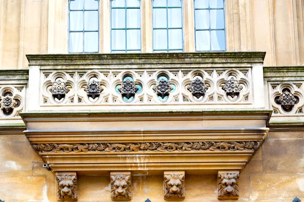 Staré v Londýně historická okna struktura reflex — Stock fotografie