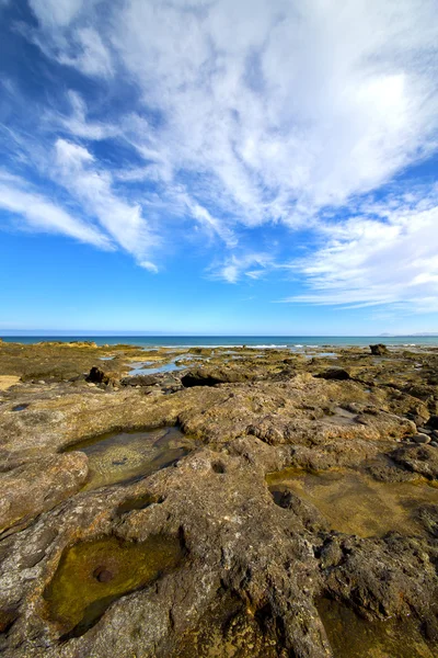 Lanzarote Adası köpük rock İspanya ortamındaki ışık plaj su — Stok fotoğraf