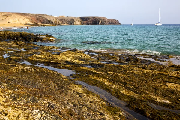 Легкий Лансароте испанской береговой линии воды и летом — стоковое фото