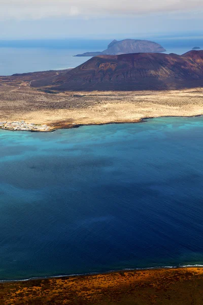 Spanien miramar del rio harbor cloud stranden båt i lanzarote — Stockfoto