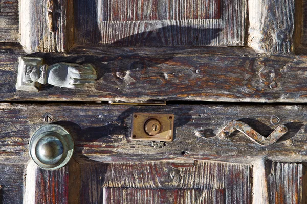 Knocker slott lås abstrakt dörr trä i det röd bruntet — Stockfoto