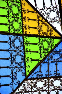 colorated cam ve güneş Fas 