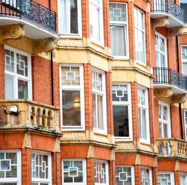 Avrupa penceresinde Londra eski kırmızı tuğla duvar ve tarihi 