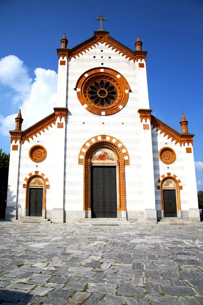 Chiesa nel mercallo chiuso mattone torre marciapiede italia — Foto Stock