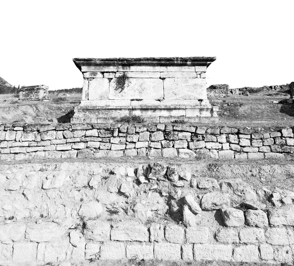 Kolom konstruksi tua dan sejarah kuil Romawi pamukkal — Stok Foto