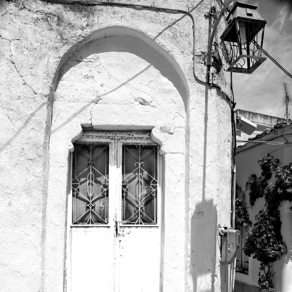 Puerta azul en pueblo antiguo santorini griego europa y whit — Foto de Stock