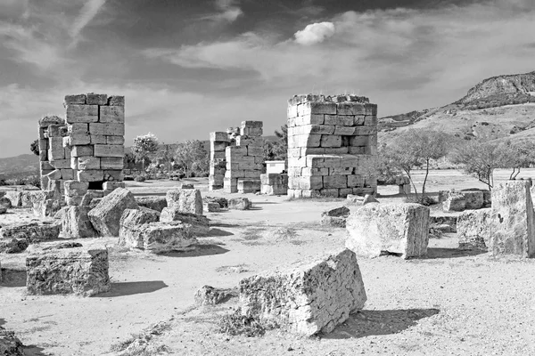Παλιά κατασκευή στήλη και το ρωμαϊκό ναό ιστορία pamukkal — Φωτογραφία Αρχείου