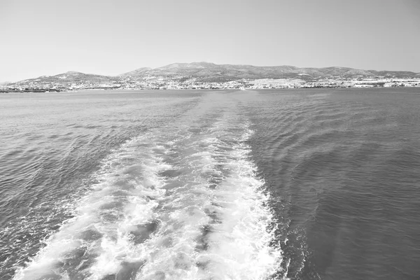 Froth and foam greece from the boat islands in medanean se — стоковое фото