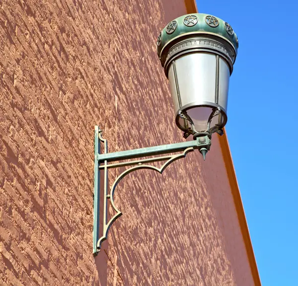 Lâmpada de rua em morocco áfrica lanterna velha ao ar livre e de — Fotografia de Stock