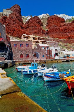 Hill ve kayalar santorini Adası