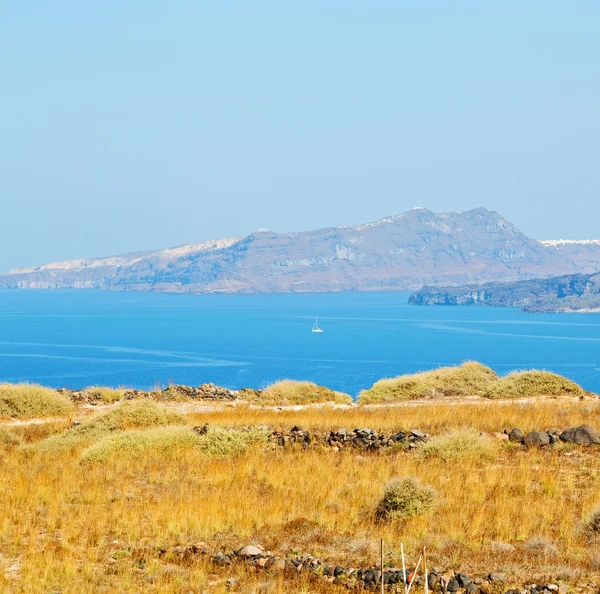 Colline et rochers sur la plage d'été en Europe Grèce Santorin — Photo