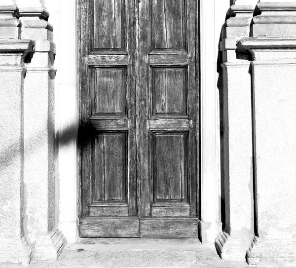 Detail in  wall door  italy land europe architecture and wood th — Stock Photo, Image